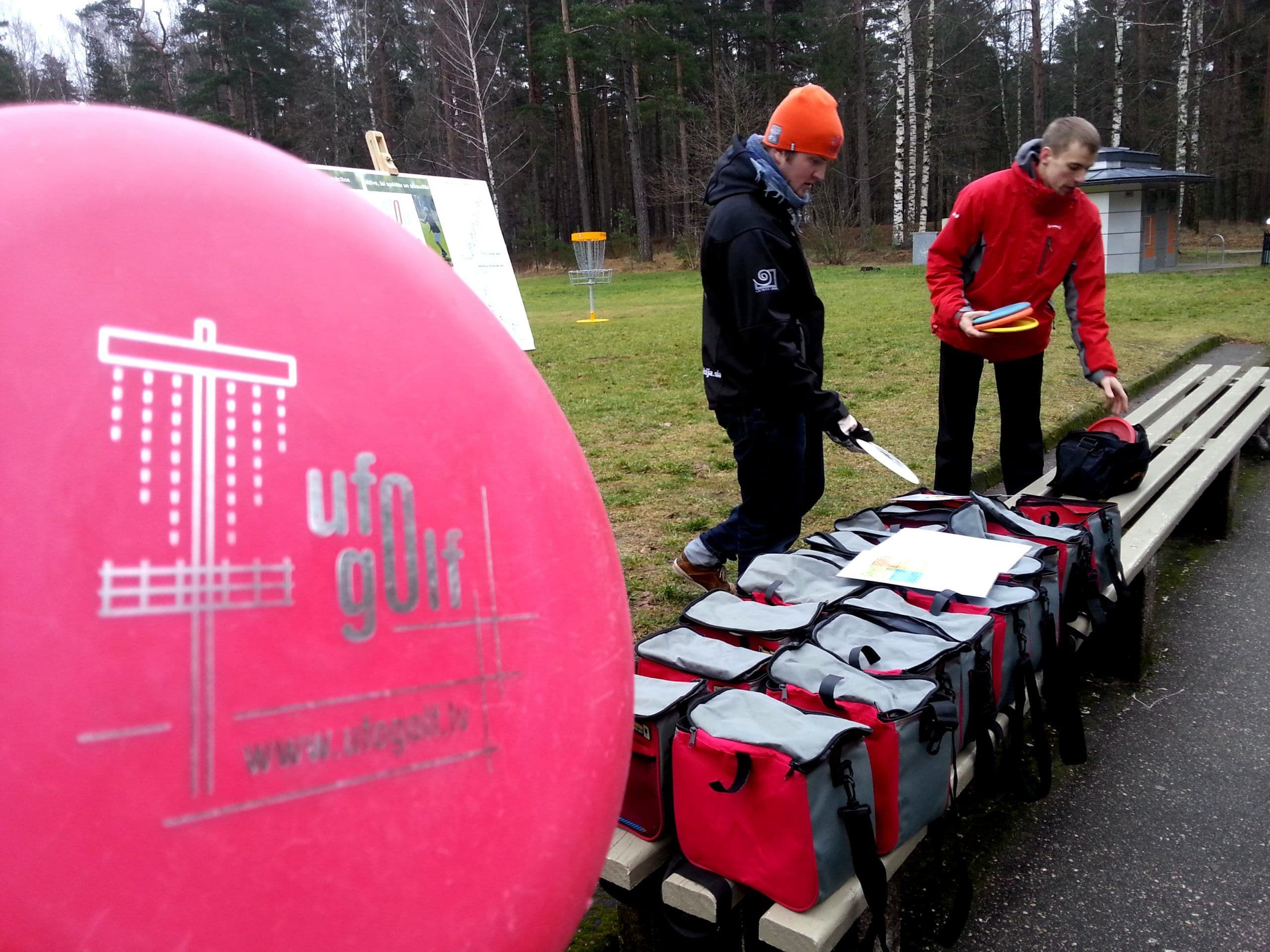 Disku golfs ziema atputa Mezaparka ufogolf 2014