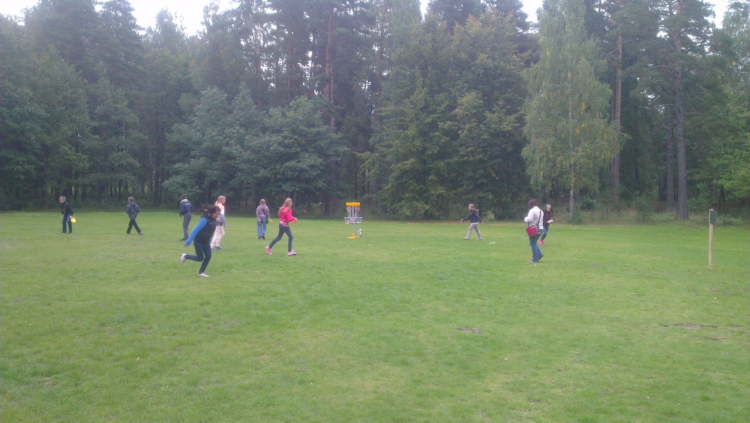 Skolenu grupas disku golfs Mezaparka 2013