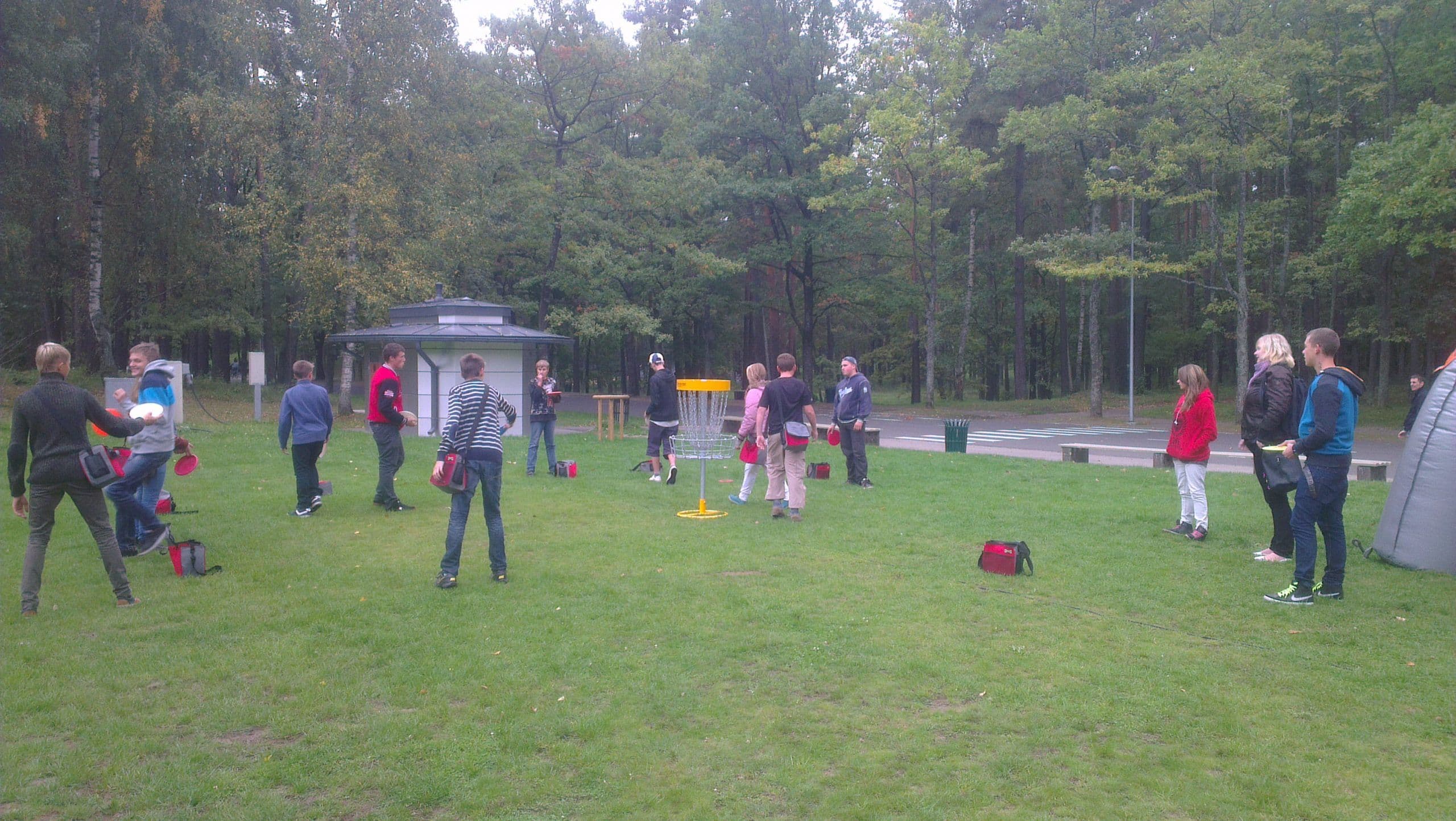 Skolenu grupas disku golfs Mezaparka 2013