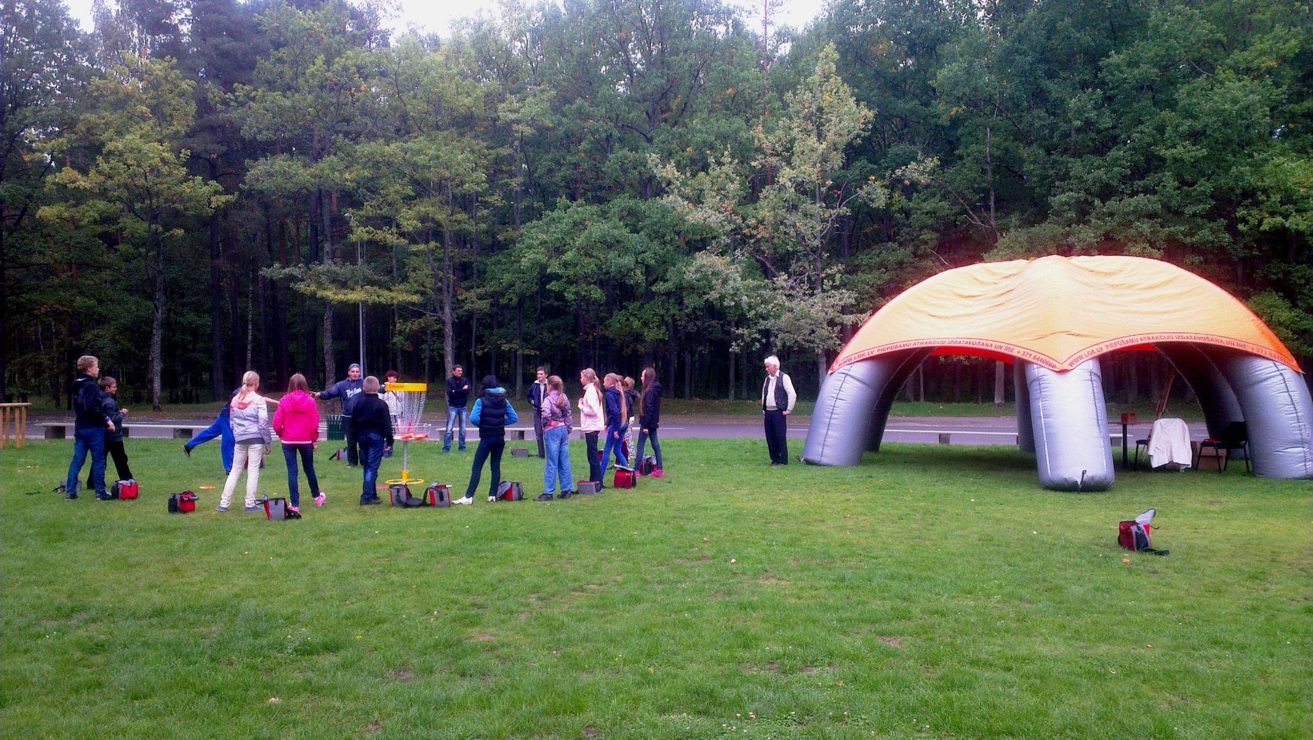 Skolenu grupas disku golfs Mezaparka 2013