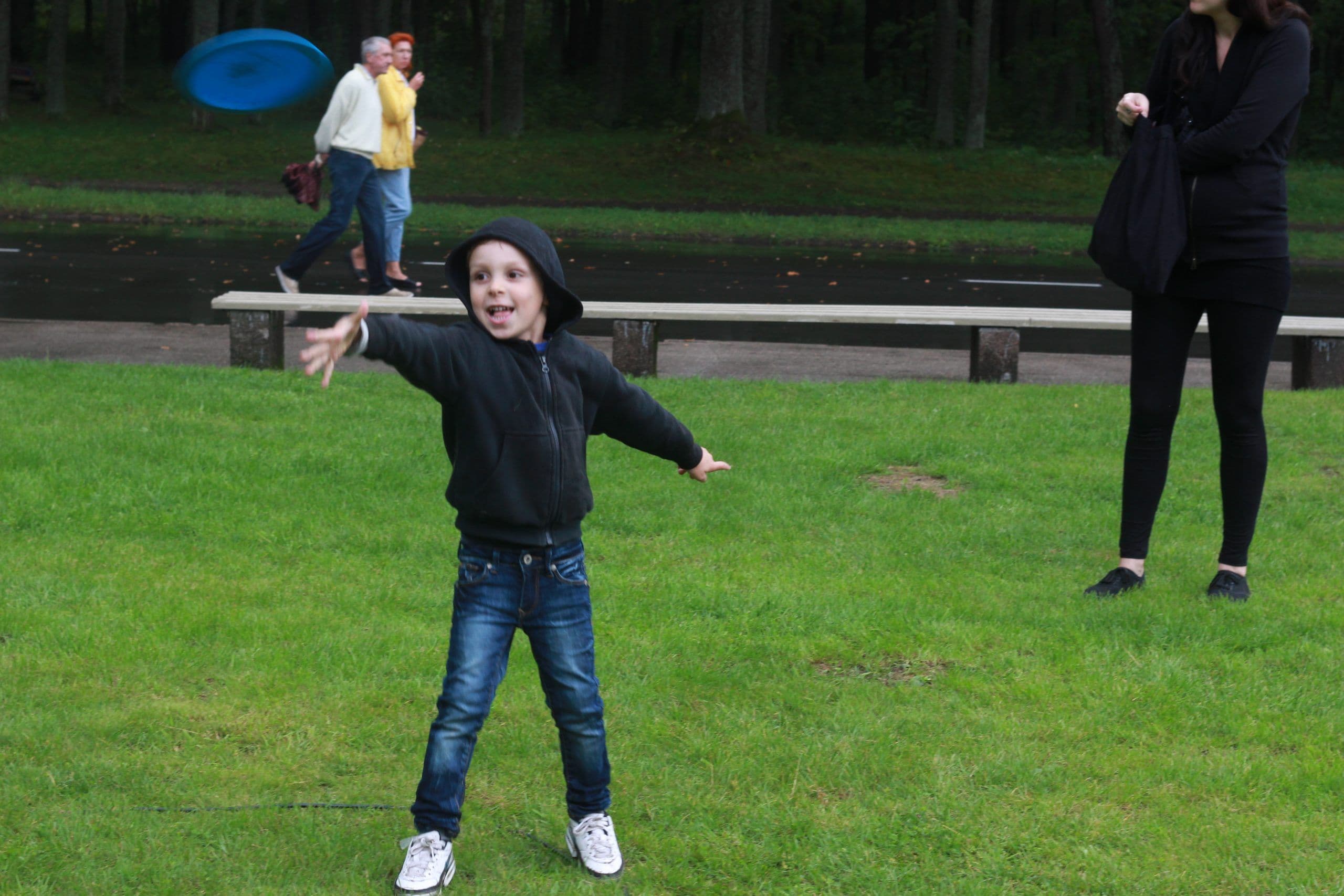 UFOGOLF disku golfa laukuma atklasana 1.septembris 2013 Mezaparks Riga