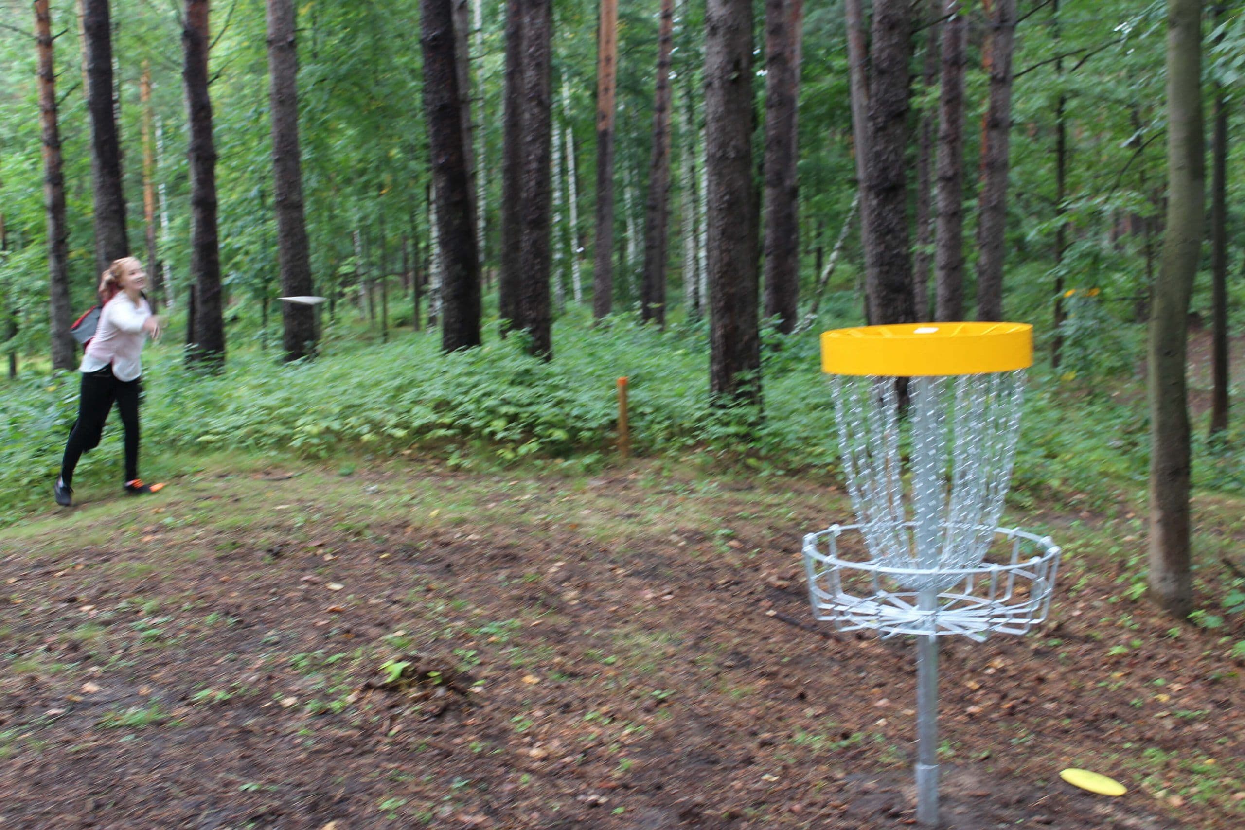 UFOGOLF disku golfa laukuma atklasana 1.septembris 2013 Mezaparks Riga