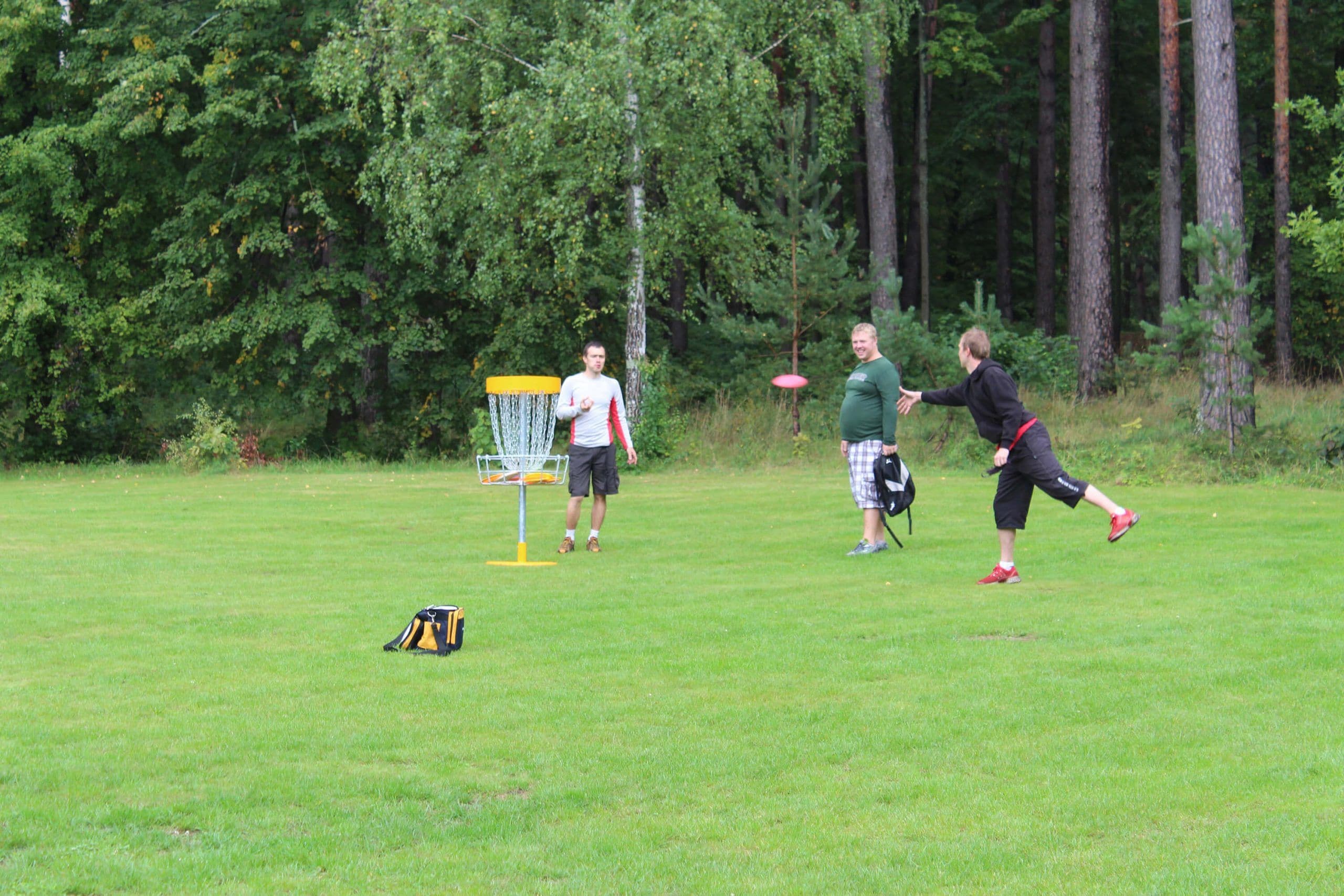 UFOGOLF disku golfa laukuma atklasana 1.septembris 2013 Mezaparks Riga
