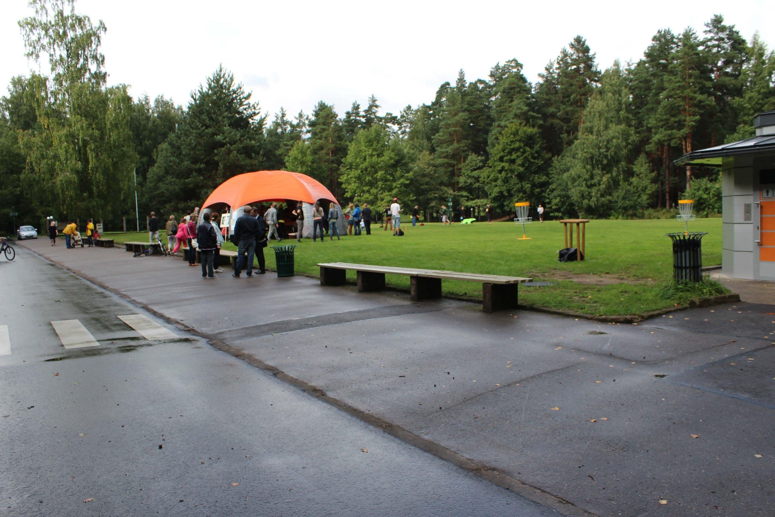 UFOGOLF disku golfa laukuma atklasana 1.septembris 2013 Mezaparks Riga