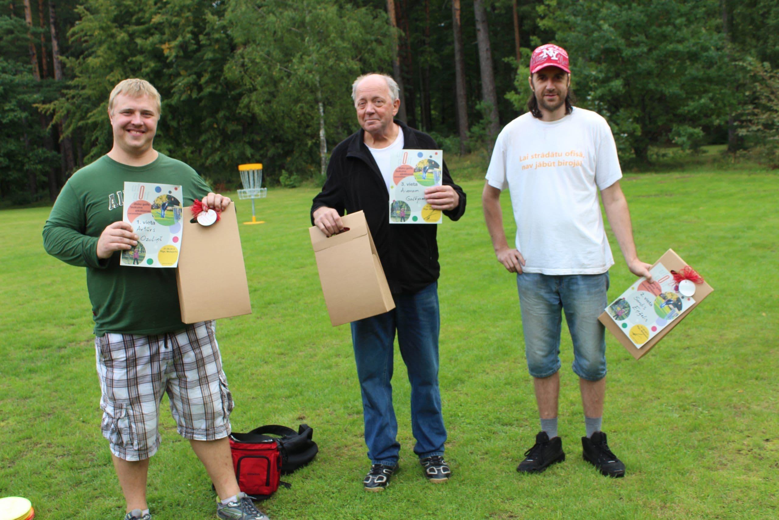 UFOGOLF disku golfa laukuma atklasana 1.septembris 2013 Mezaparks Riga